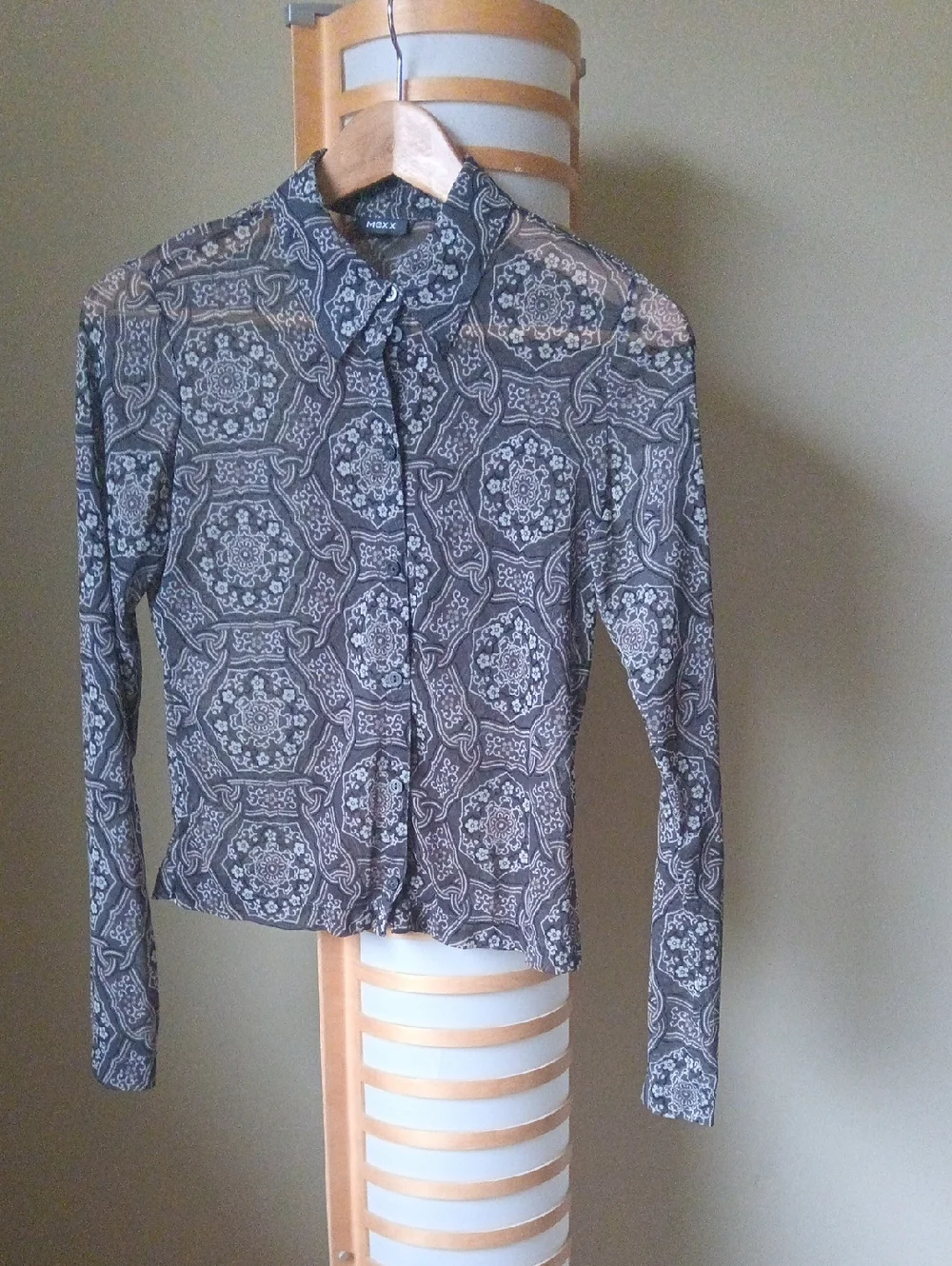 P17" L21" Mexx Grey and White Medallion Print Button-Down Sheer Blouse - Picture 1 of 9
